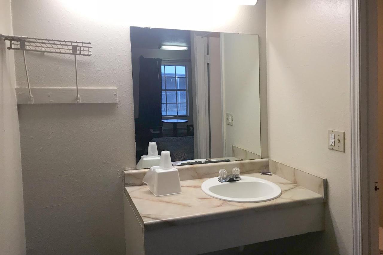Budget Inn מוסקוגי מראה חיצוני תמונה